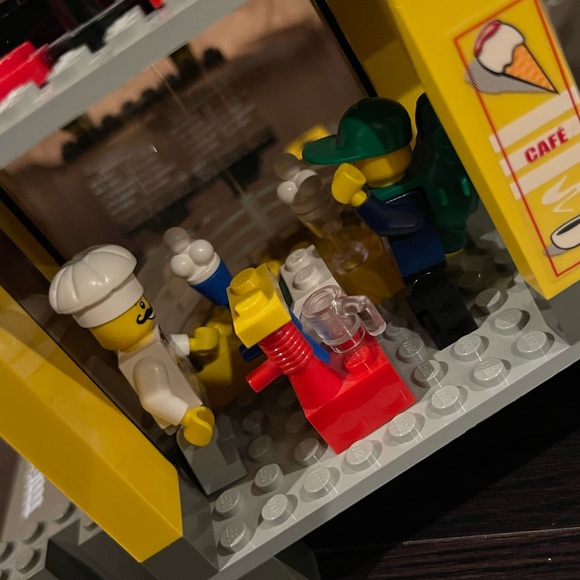 Lego City Grand Central Station (4513) - Picture 6 of 10